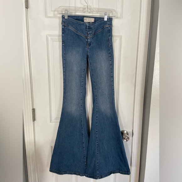 Free People Low Rise Bell Bottom Super Flare Jeans Size 25 - Picture 2 of 4
